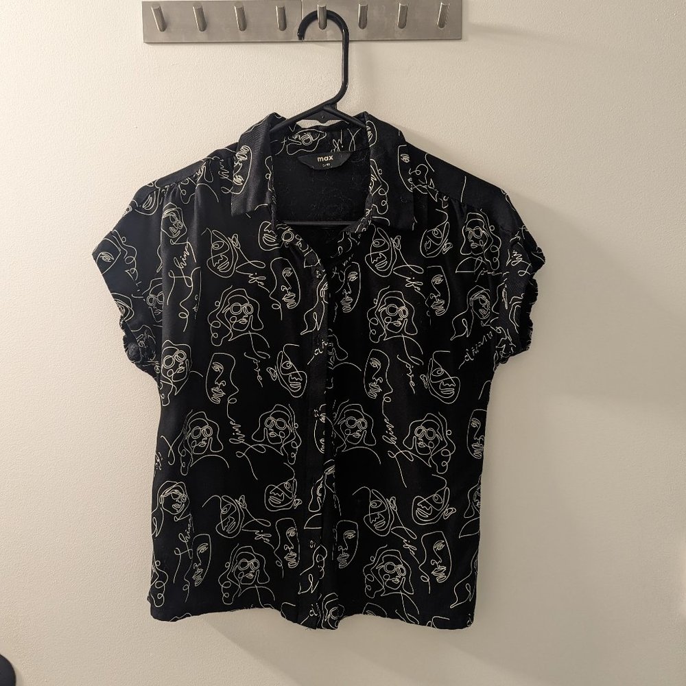 Relaxed Fit Button Up Collared Shirt (S)